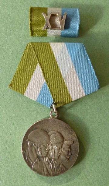 Cuba : Armed Forces 15 year Long-Service Medal (Distinción 'Por el Servicio en las Fuerzas Armadas Revolucionarias'). — image 2