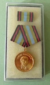 Cuba : Emilio Barcenas Medal for 25 years Civilian Service …