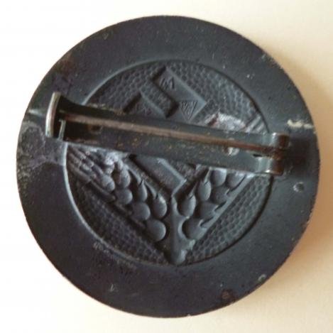 Third Reich : Reichsarbeitsdienst der weiblichen Jugend (RADwJ) female labour service gorget brooch-badge for an Arbeitsmaid. — image 2