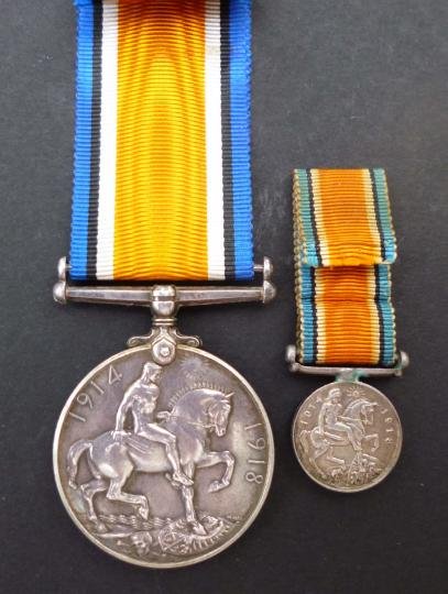 1914-18 War Medal with miniature. — image 2