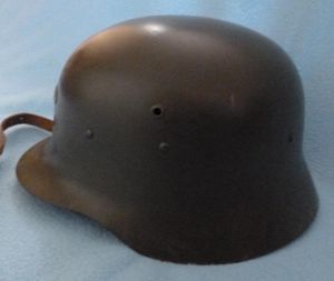 Spain : War-time / Fascist-era Steel Helmet Modelo Z 42.