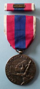 France : National Defence Medal (Médaille de la Défense nationale).