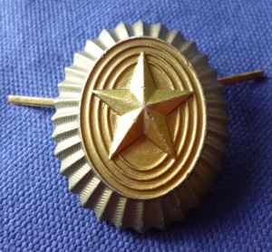 Russia : Army Enlisted-ranks' Cap-badge.