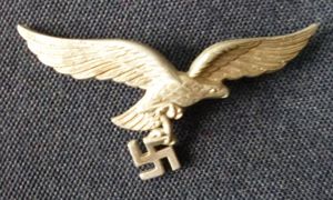 Third Reich : Luftwaffe Alloy Eagle & Swastika Cap-badge.