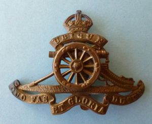 Royal Artillery King's crown cap-badge with Rotating Wheel.