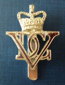 5th Royal Inniskilling Dragoon Guards Queen's crown Staybrite Cap-badge.