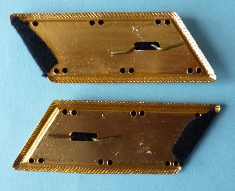 USSR : Pair of Soviet Airborne / Parachutist Officers Collar-patches. — image 3