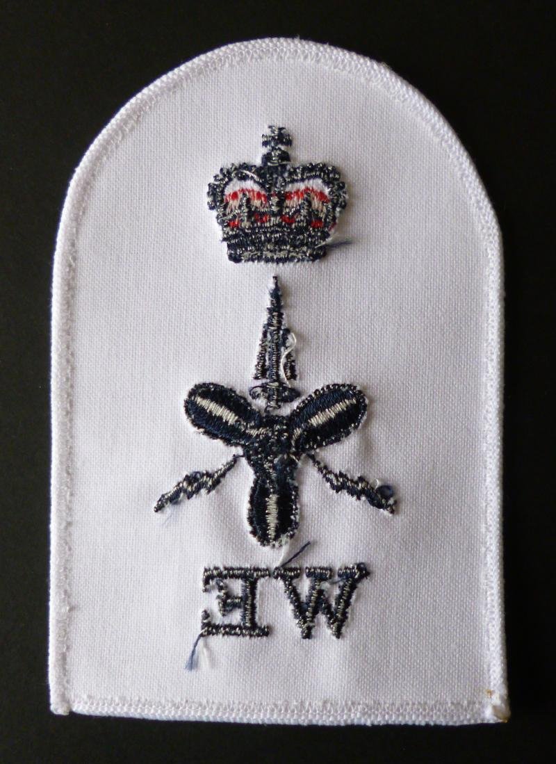 Royal Navy Warfare / Weapons Engineering WE Petty Officer Arm-badge for the White Uniform. — image 2