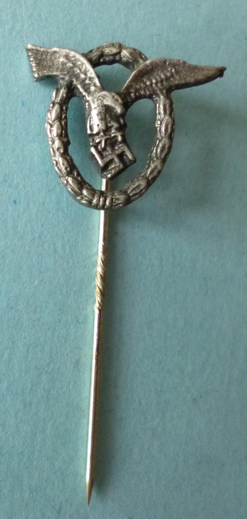 Third Reich : Luftwaffe Flugzeugführer-Abzeichen (Pilots Badge) Miniature Stick-pin Lapel-badge. — image 2