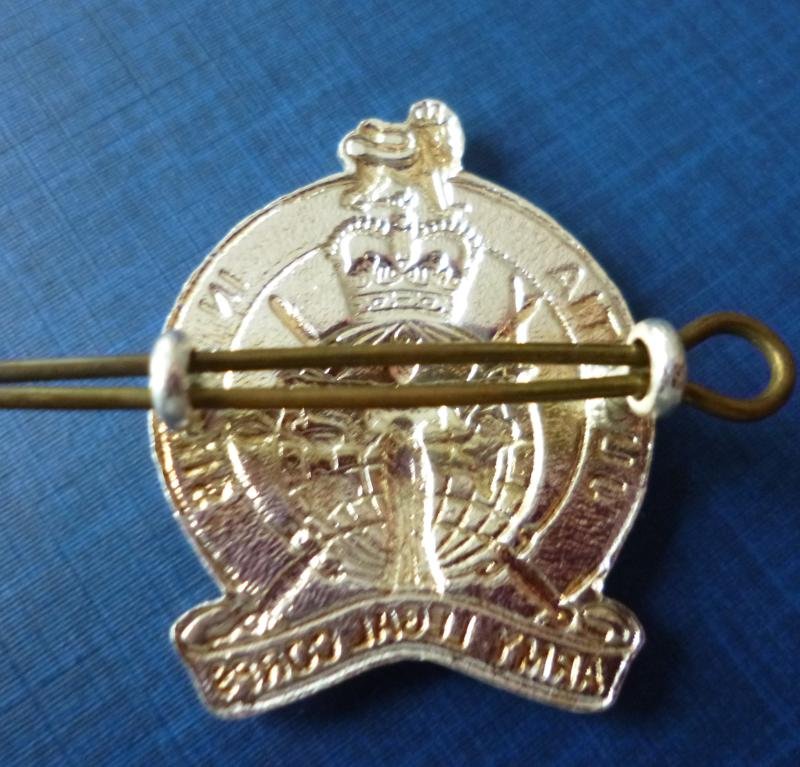 Army Legal Corps Cap-badge. — image 3