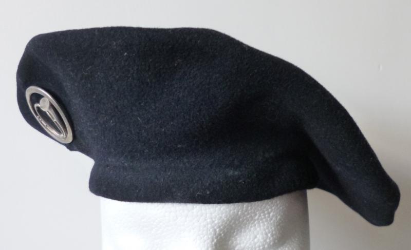 France : Black Beret of the Chasseurs Alpins (Mountain Troops) complete with Badge. — image 2