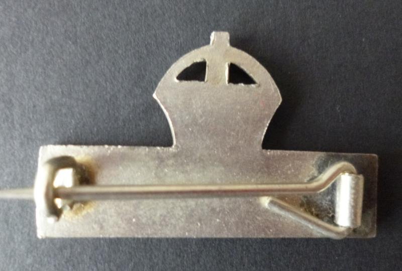 WW1 Territorial Force 'Imperial Service' Volunteer White-metal Breast-badge. — image 2