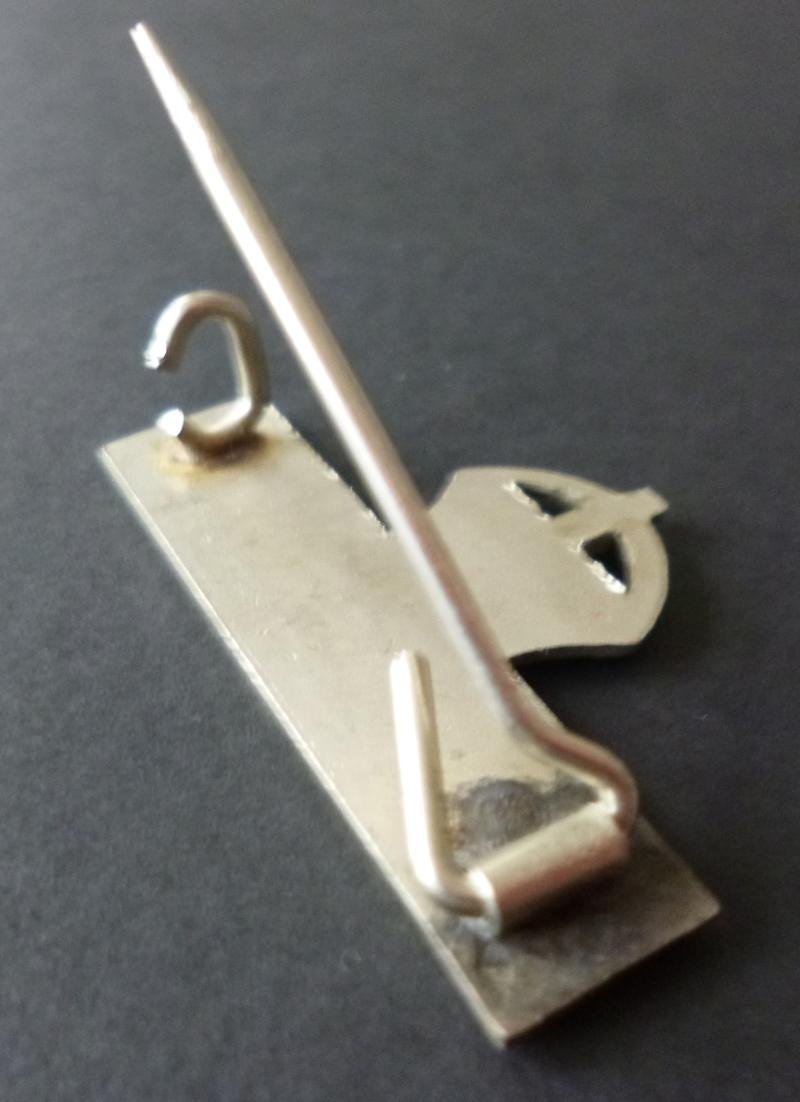 WW1 Territorial Force 'Imperial Service' Volunteer White-metal Breast-badge. — image 3