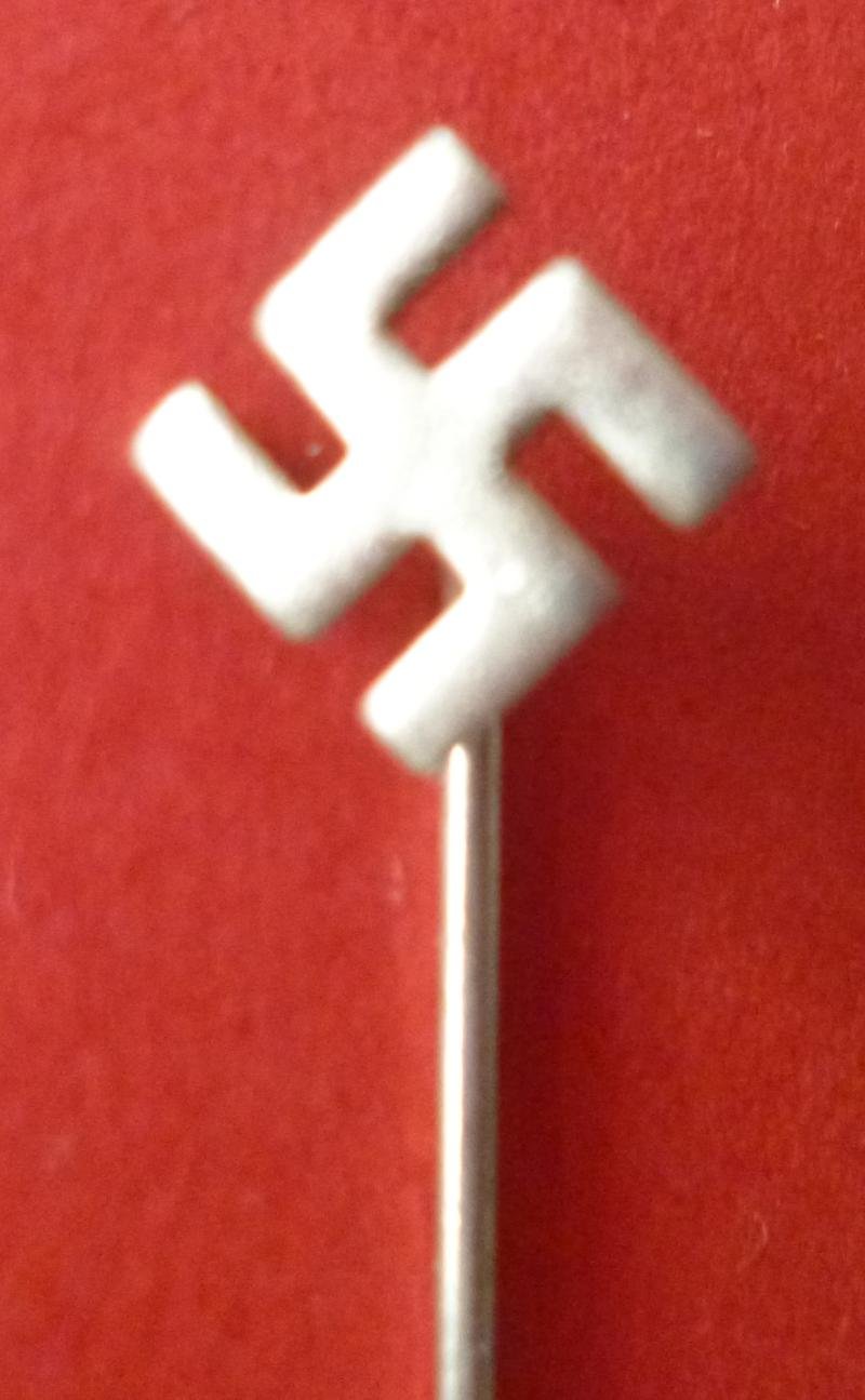 Third Reich : Early Nazi Sympathizers' Swastika Stick-pin Lapel-badge. — image 2
