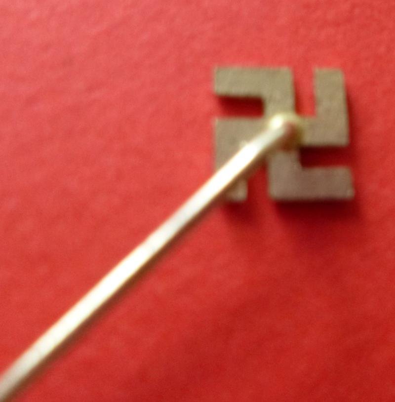 Third Reich : Early Nazi Sympathizers' Swastika Stick-pin Lapel-badge. — image 3