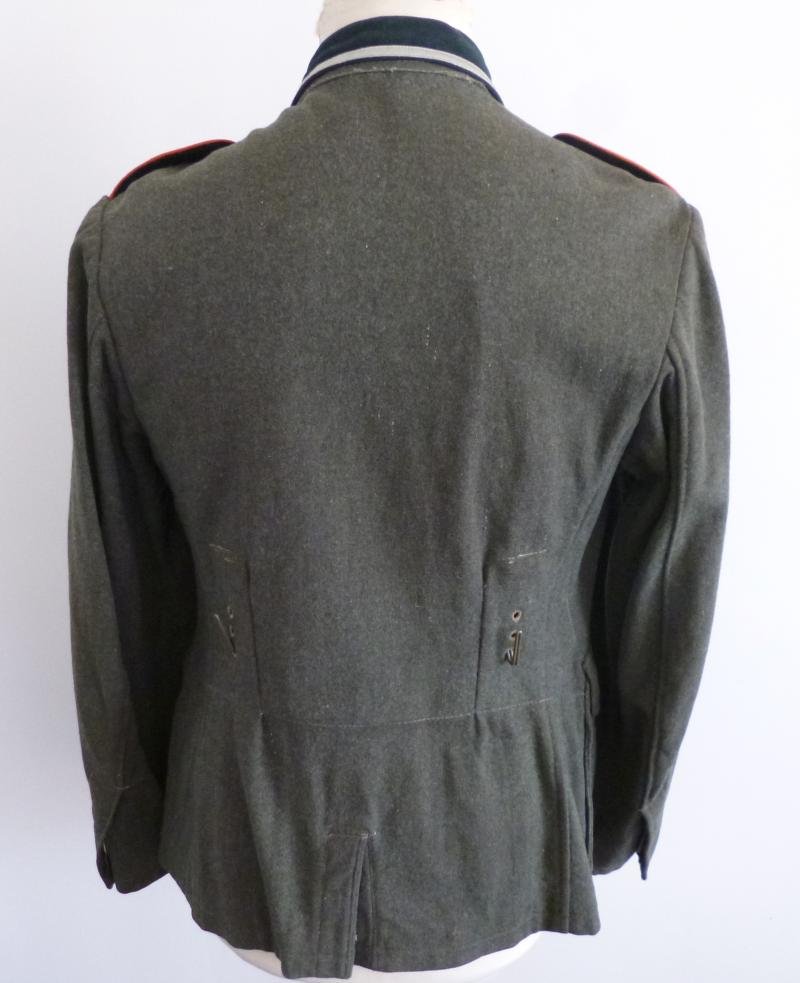 Third Reich : Wehrmacht / Heer (Army) Hauptfeldwebel's M-40 Service-tunic with Orange Arm-of-Service Colour. — image 2