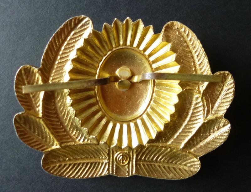 USSR : Soviet Russian Police Gilt Anodised-aluminium Cap-badge. — image 2