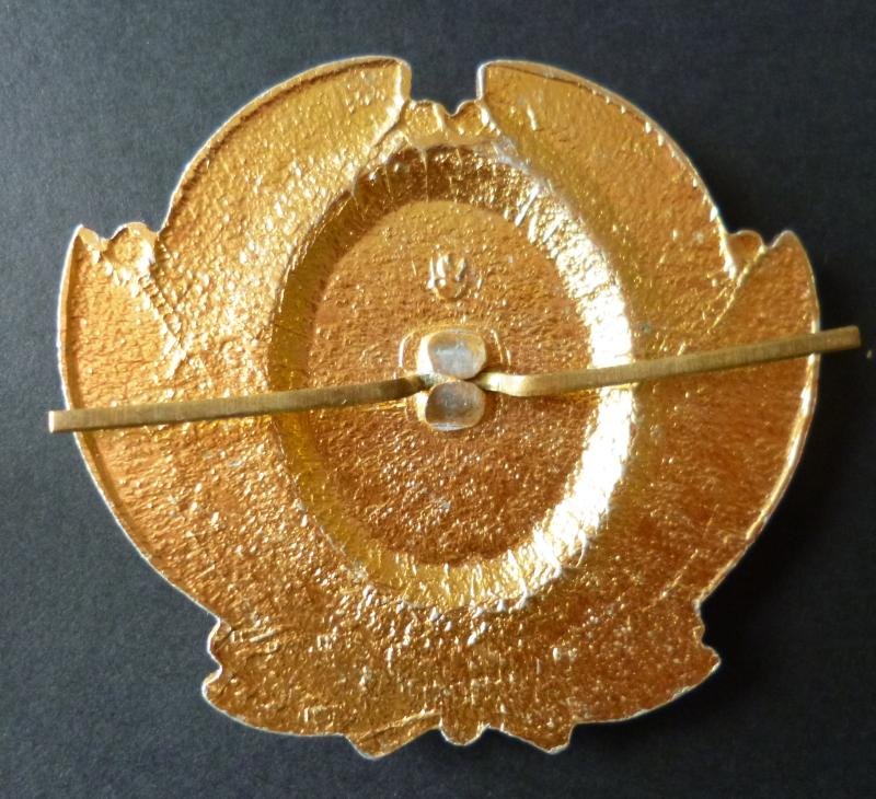 USSR : Russian Railway Junior Official's Gilt Anodised Aluminium Cap-badge. — image 2