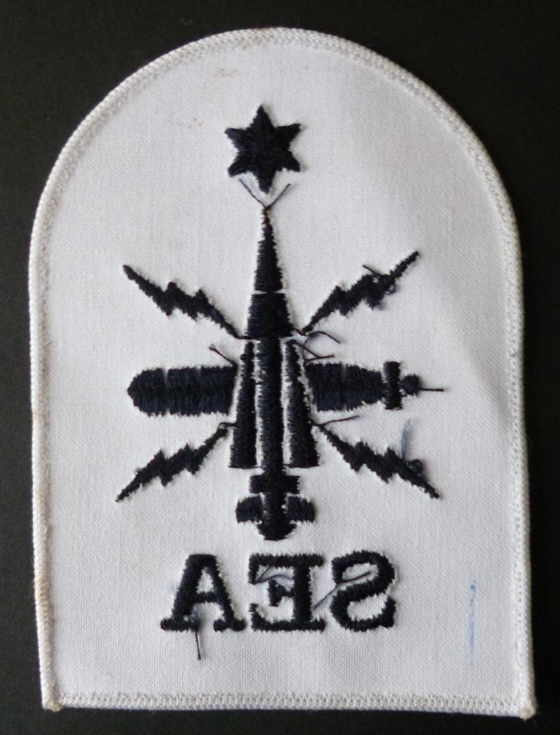 Royal Navy Warfare Branch Seaman-Specialist Able Grade Arm-badge for the White Uniform. — image 2