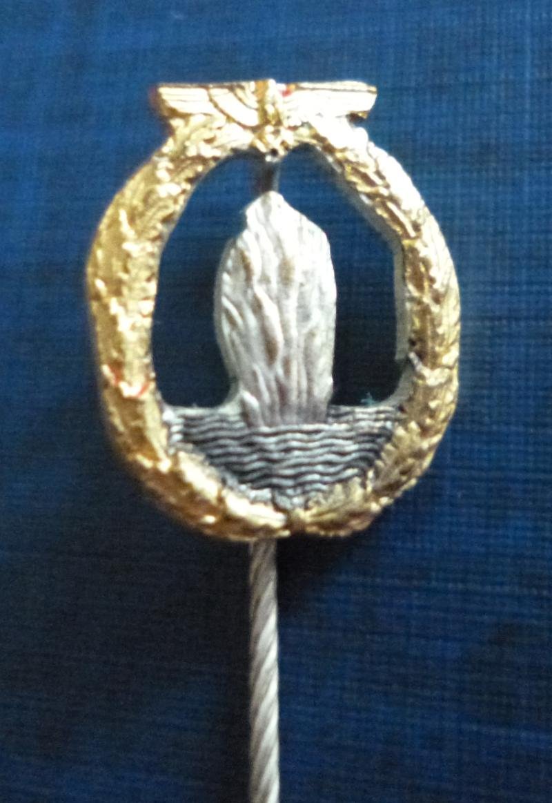 Third Reich : Kriegsmarine Minensucher-Kriegsabzeichen Miniature Stick-pin Lapel-badge.