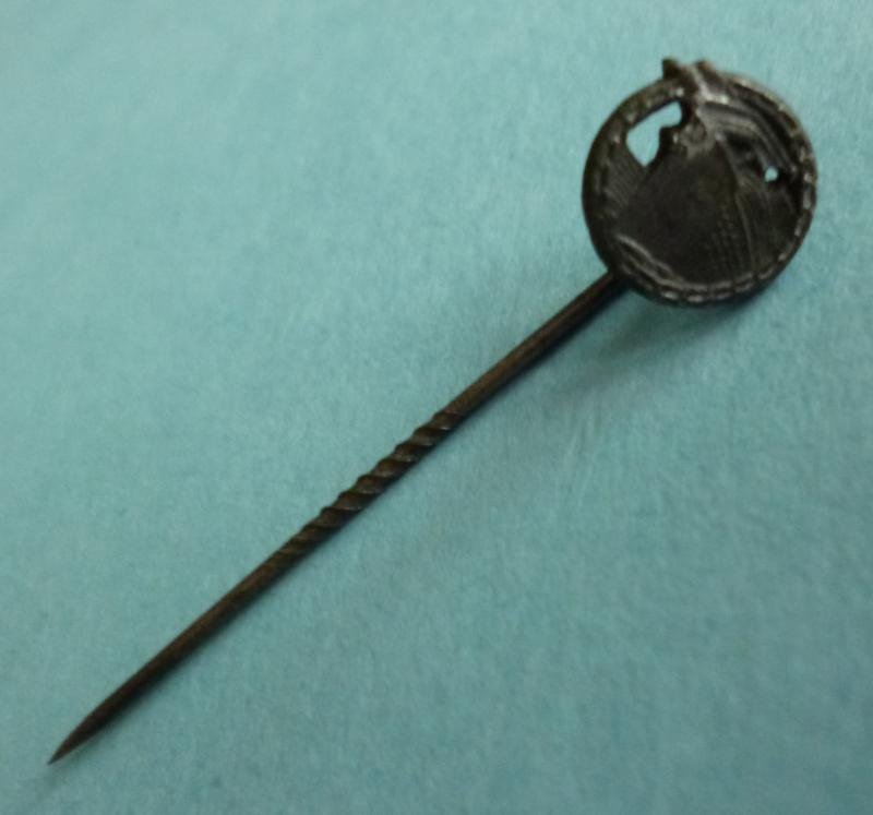 Third Reich : Kriegsmarine Blockadebrecher-Kriegsabzeichen (Blockade breaker War-badge) Stickpin Miniature Lapel-badge. — image 2
