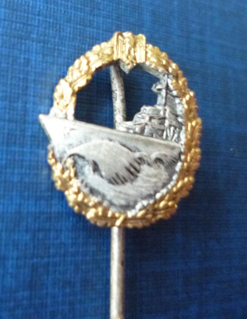 Third Reich : Kriegsmarine Zerstörer-Kriegsabzeichen (Destroyer War-badge) Stickpin Miniature Lapel-badge.