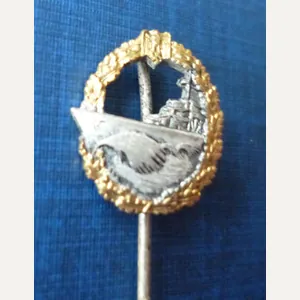 Third Reich : Kriegsmarine Zerstörer-Kriegsabzeichen (Destroyer War-badge) Stickpin Miniature Lapel-badge.