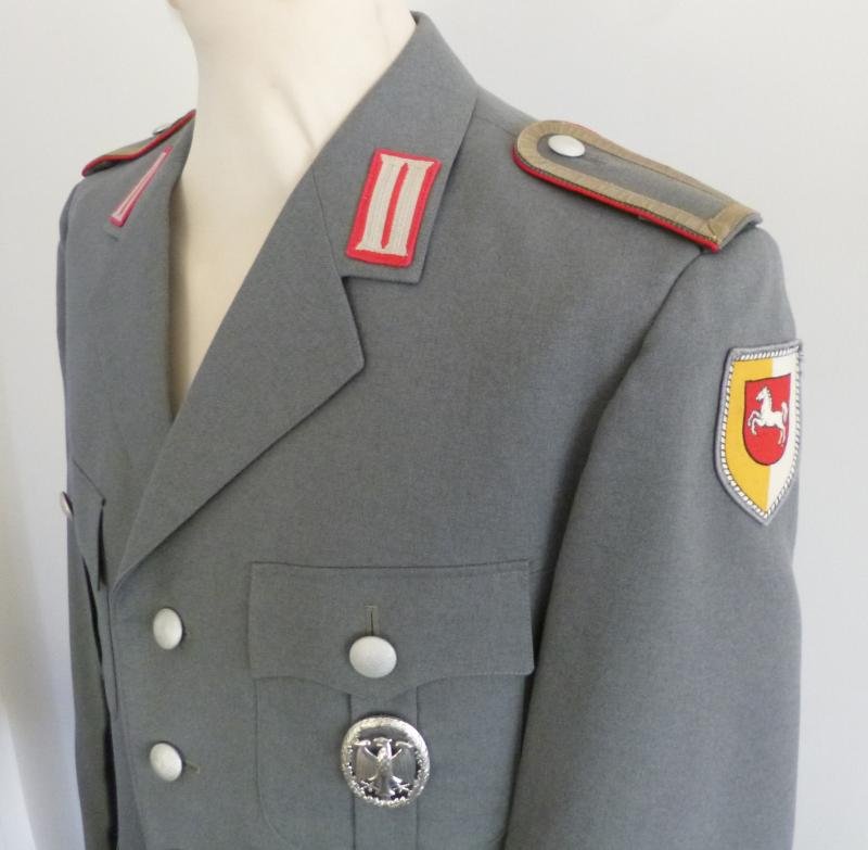 BRD : West German Bundesheer Service Uniform-tunic for an Artillery Stabsunteroffizier with HQ, 1st Panzer-Grenadier Division. — image 2
