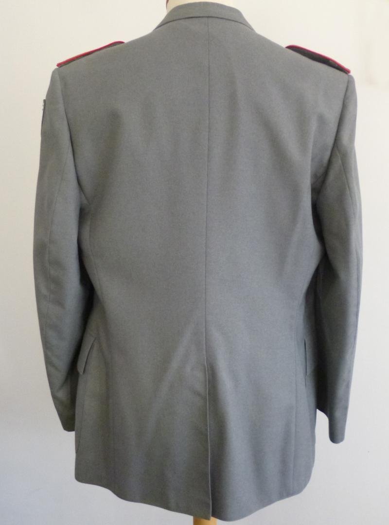 BRD : West German Bundesheer Service Uniform-tunic for an Artillery Stabsunteroffizier with HQ, 1st Panzer-Grenadier Division. — image 3