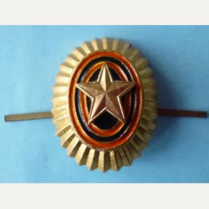 Russia : Army Enlisted-ranks' Service Cap-badge.