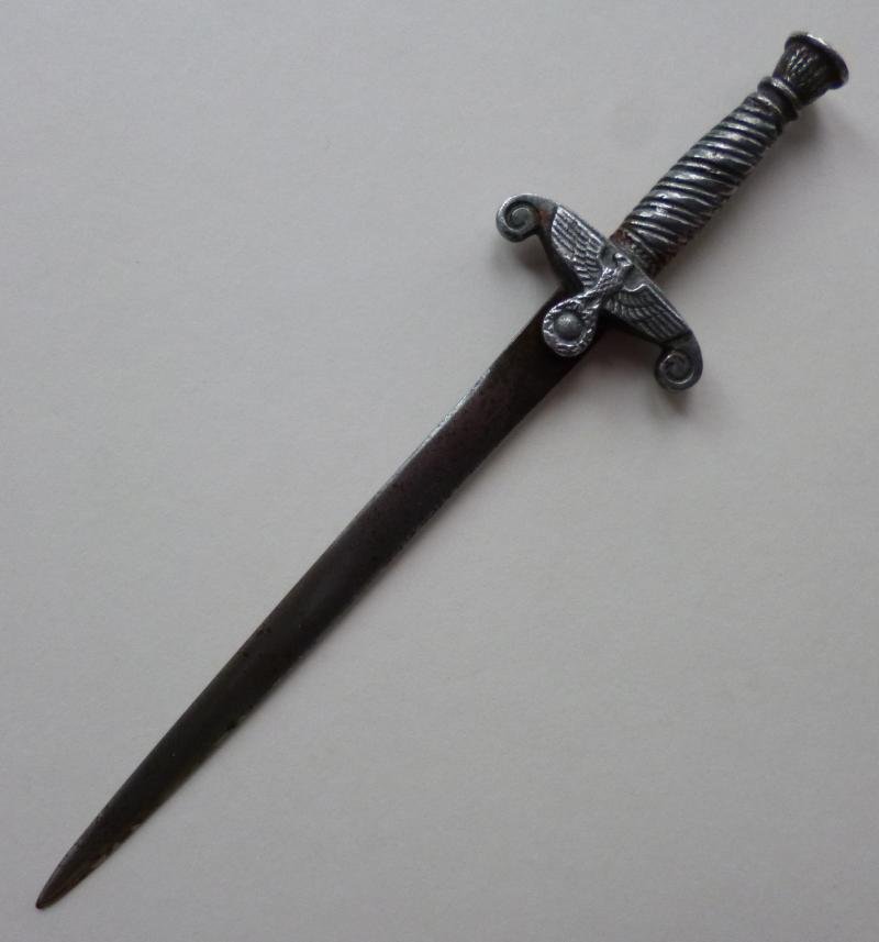 Third Reich : Wehrmacht / Heer (Army) Officers Miniature Dagger Paper-knife. — image 2