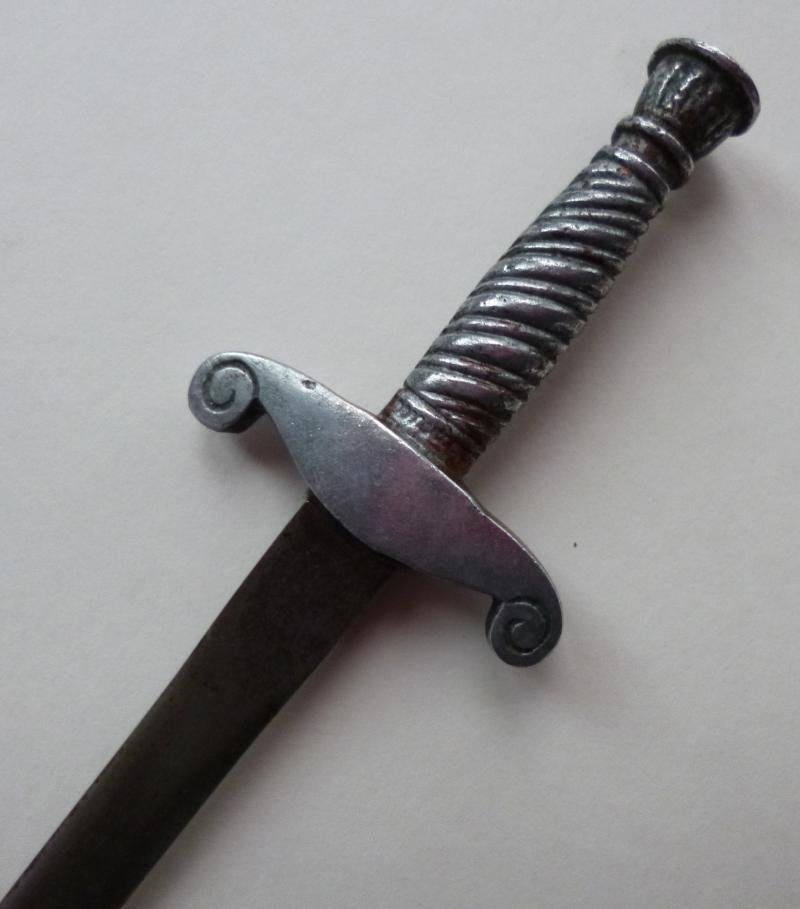 Third Reich : Wehrmacht / Heer (Army) Officers Miniature Dagger Paper-knife. — image 3