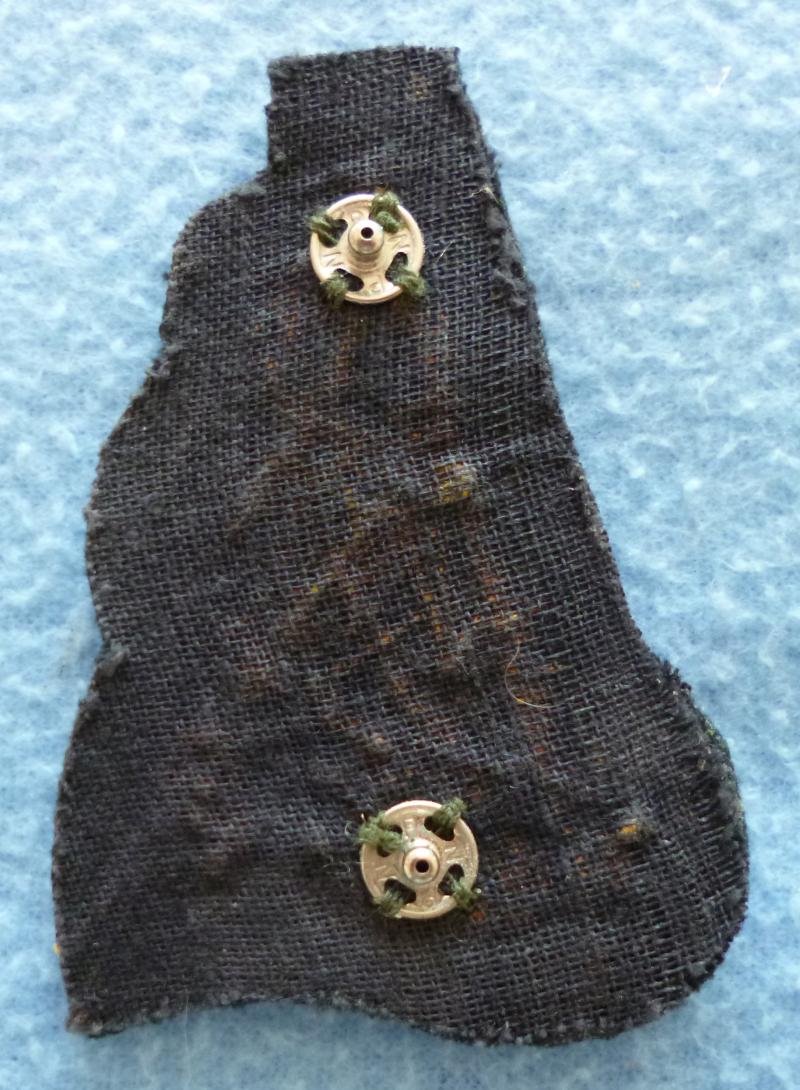 Army Piper's Gold-wire on Rifle-green Arm-badge. — image 2