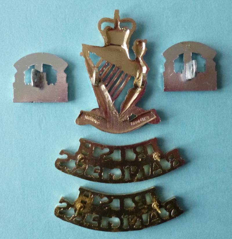 Set of Royal Irish Rangers Staybrite Cap-badge, Collar-badges and Shoulder-titles. — image 2