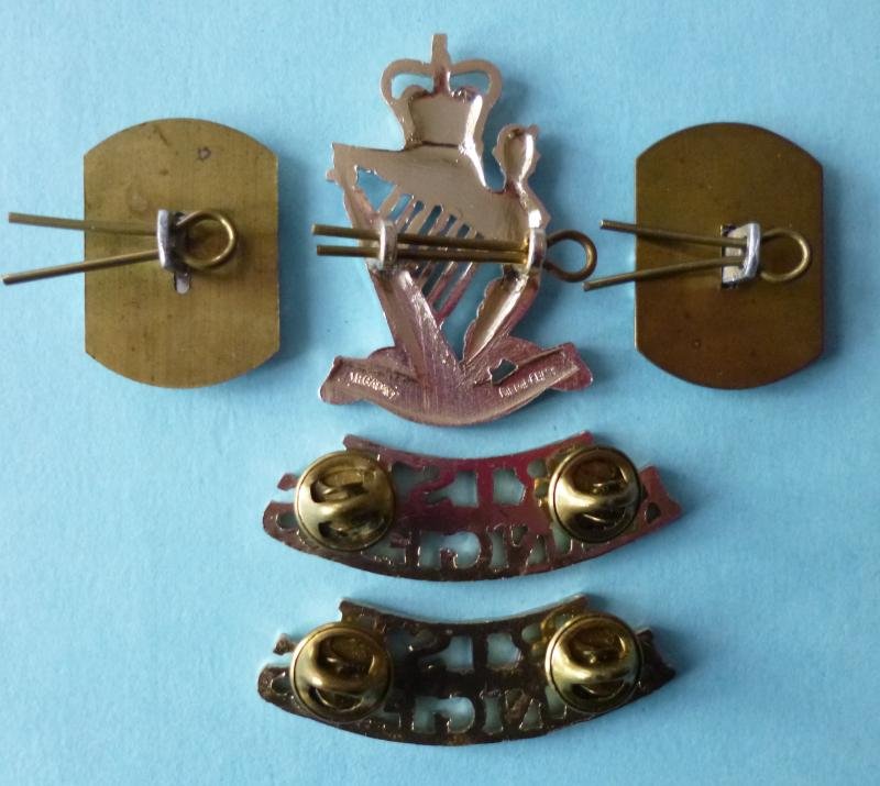Set of Royal Irish Rangers Staybrite Cap-badge, Collar-badges and Shoulder-titles. — image 3