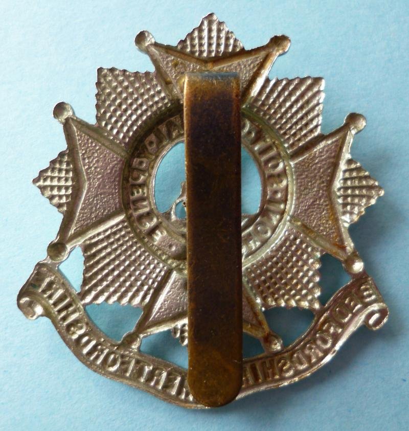Bedfordshire & Hertfordshire Regiment Cap-badge. — image 2