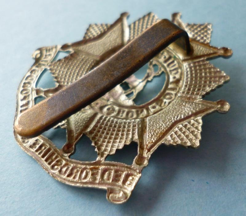 Bedfordshire & Hertfordshire Regiment Cap-badge. — image 3