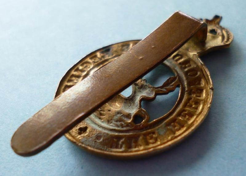 Hertfordshire (Territorial) Regiment Other Ranks Brass Cap Badge - wide antlers variety. — image 3