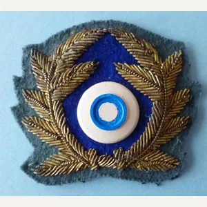 Hungary : Post-WW2 Hungarian Army Air-Service NCO's Cap-badge.
