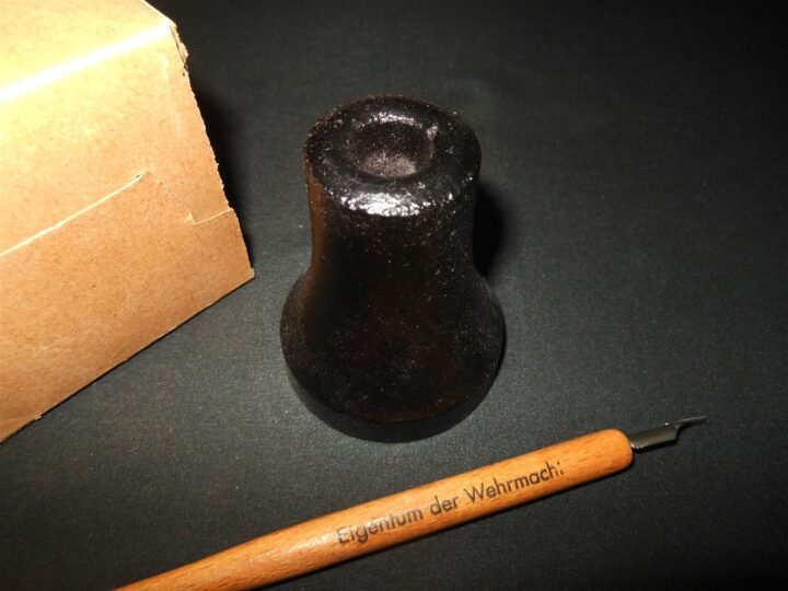 WW II German Army – DESK SET – CERAMIC INK WELL & FOUNTAIN PEN – VERY NICE! — image 3