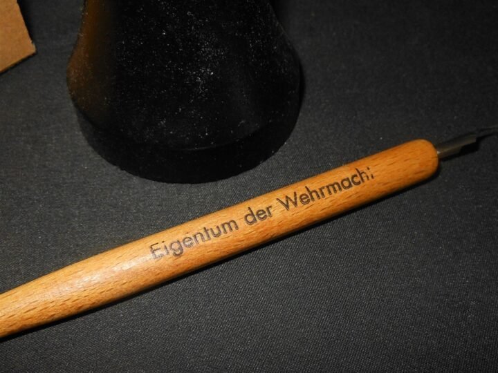 WW II German Army – DESK SET – CERAMIC INK WELL & FOUNTAIN PEN – VERY NICE! — image 4