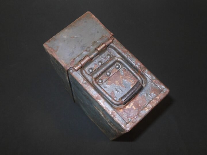 WW2 German Wehrmacht Patronenkasten 34 – STEEL STORAGE BOX / CAN – NICE! — image 4