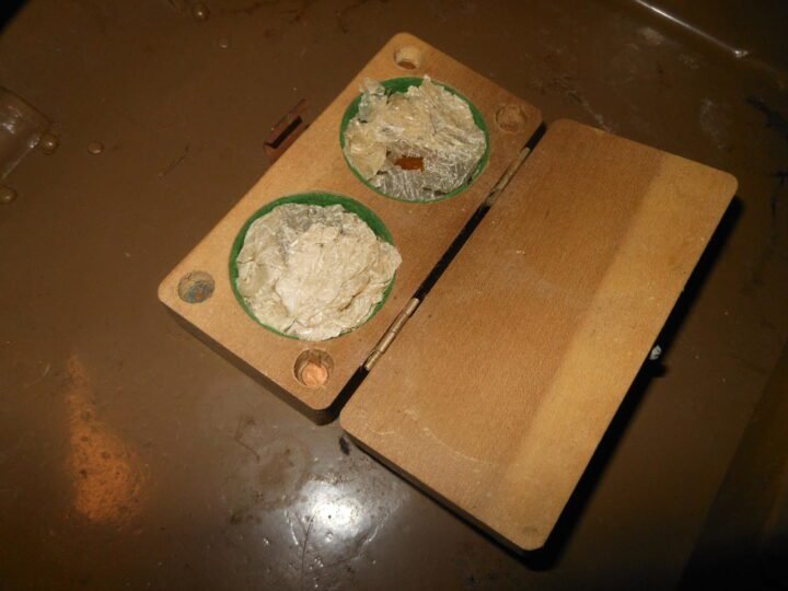 WW2 Imperial Japanese Army – 15×80 BIG EYE BATTERY COMMANDER OPTICS, BOX, TRIPOD, AND TAN CAMOUFLAGED COVER! — image 12