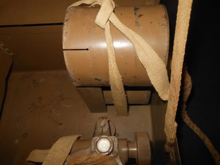 WW2 Imperial Japanese Army – 15×80 BIG EYE BATTERY COMMANDER OPTICS, BOX, TRIPOD, AND TAN CAMOUFLAGED COVER! — image 13