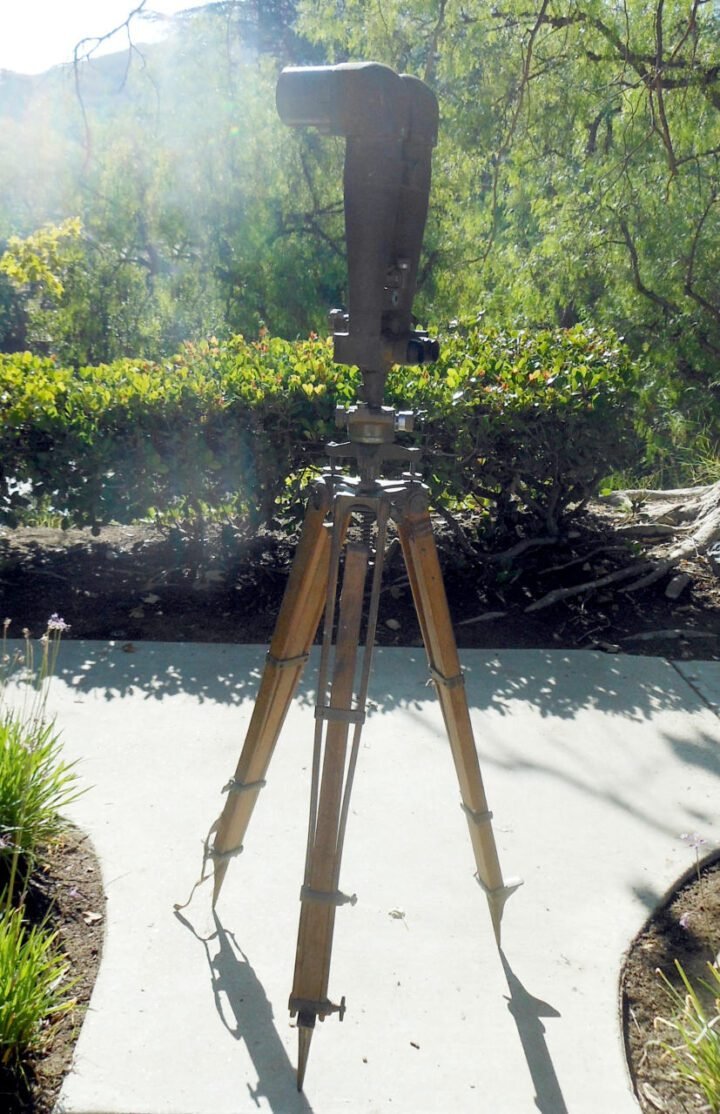 WW2 Imperial Japanese Army – 15×80 BIG EYE BATTERY COMMANDER OPTICS, BOX, TRIPOD, AND TAN CAMOUFLAGED COVER! — image 2