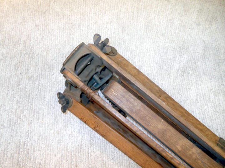 WW2 Imperial Japanese Army – 15×80 BIG EYE BATTERY COMMANDER OPTICS, BOX, TRIPOD, AND TAN CAMOUFLAGED COVER! — image 36