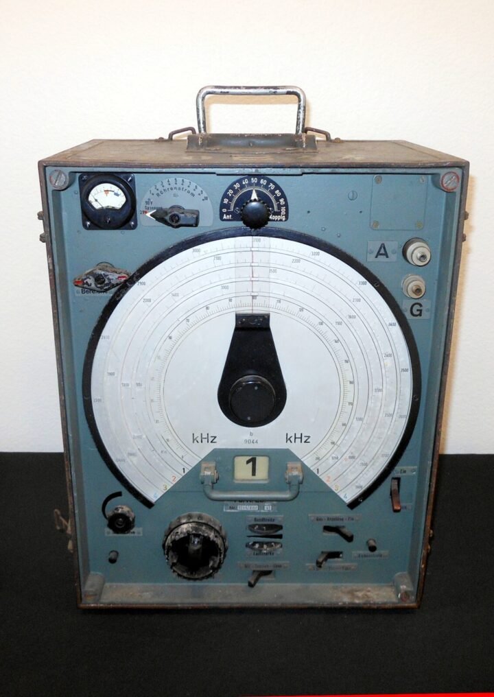 WW2 German Wehrmacht Fu.H.E.b – Funkhorchempfänger b – RADIO RECEIVER – RARE! — image 3