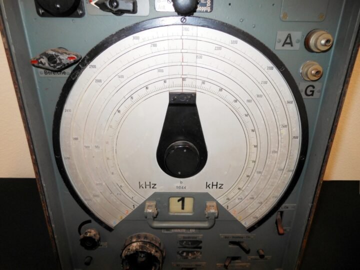 WW2 German Wehrmacht Fu.H.E.b – Funkhorchempfänger b – RADIO RECEIVER – RARE! — image 6