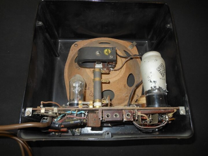 WW2 German Wehrmacht Kleinempfänger DKE 38 – PEOPLE'S RADIO – VERY NICE! — image 11