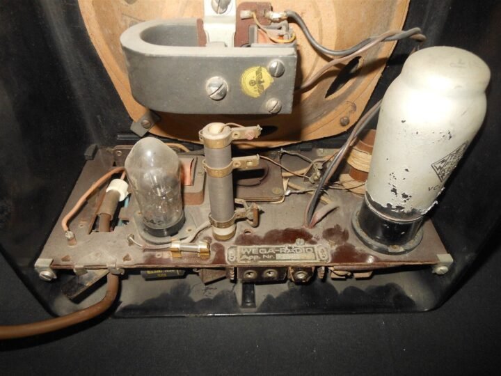 WW2 German Wehrmacht Kleinempfänger DKE 38 – PEOPLE'S RADIO – VERY NICE! — image 12